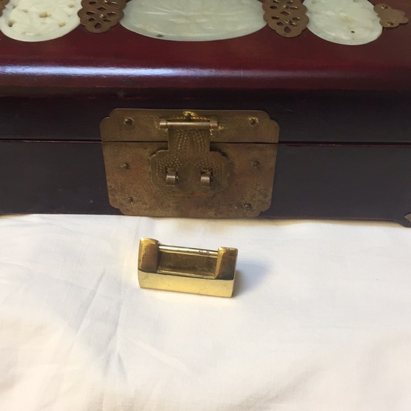 Chinese white Jade Music Box with Lock - Picture 5 of 5